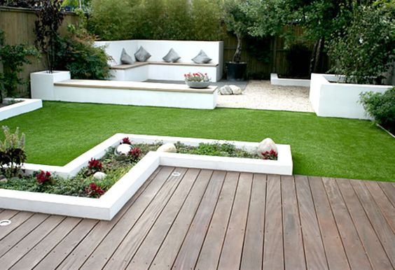 Cómo combinar el césped artificial en tu terraza o jardín